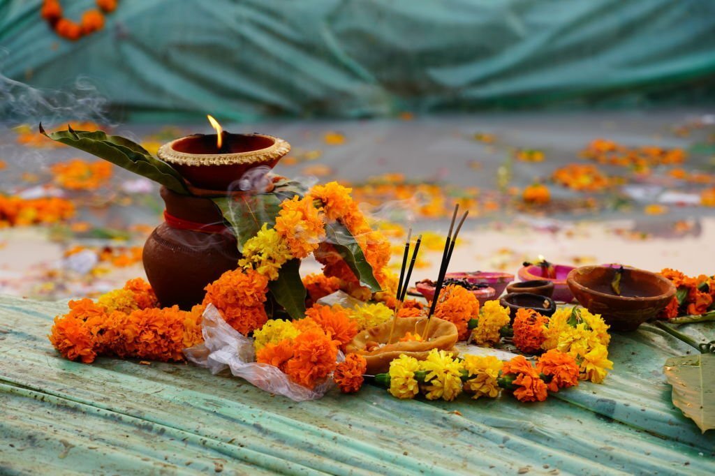 জৌতিষ এর কথা বলুন বিনামূল্যে 6 পূজায় কেন গাঁদা ফুল বেশি দেওয়া হয়? কারণটা খুবই বিশেষ, গুরুত্ব জানলে চমকে যাবেন